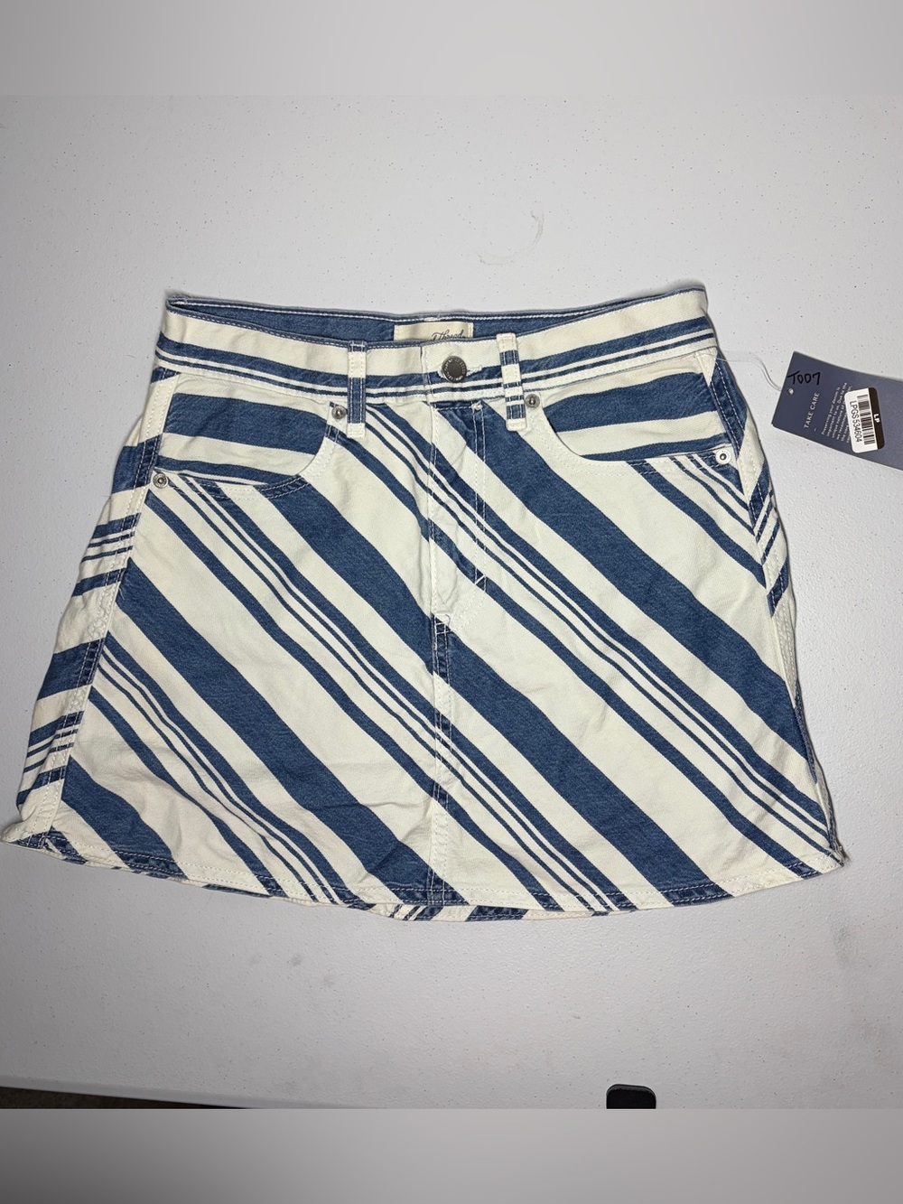 Universal Thread Blue and White Striped Mini jean Skirt denim size 4